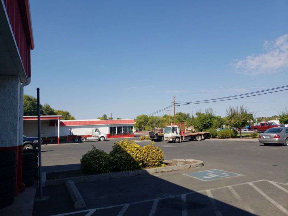 LES SCHWAB TIRE CENTER Updated September 2024 12 Reviews 1250 NE