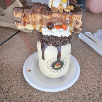Shake Therapy - Peanut butter cup - Desserts Near Me - Komoka, Ontario
