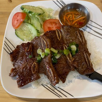Miss Saigon - Rice platter with Beef Short Ribs (Suon Bo Dai Han) - Vietnamese Near Me - Chicago, Illinois Miss Saigon - Rice platter with Beef Short Ribs (Suon Bo Dai Han) - Vietnamese Near Me - Chicago, Illinois