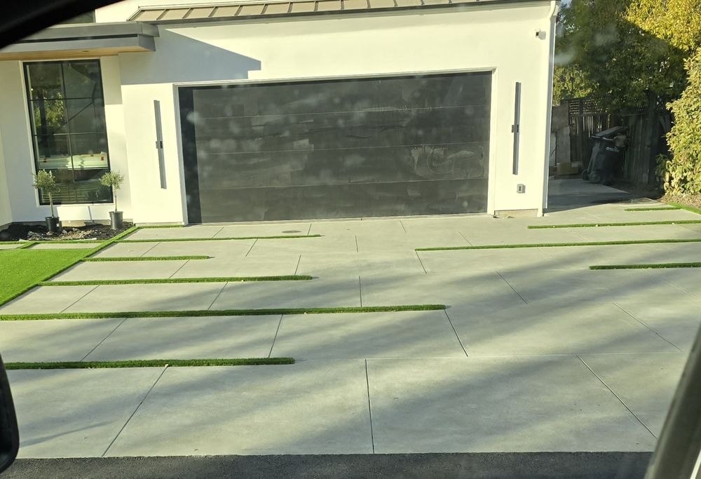 Slide of Deluxe Remodeling