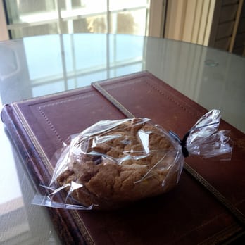 Sand Pebbles Inn - Complimentary Cookies (two) - Hotels Near Me - Cambria, California Sand Pebbles Inn - Complimentary Cookies (two) - Hotels Near Me - Cambria, California