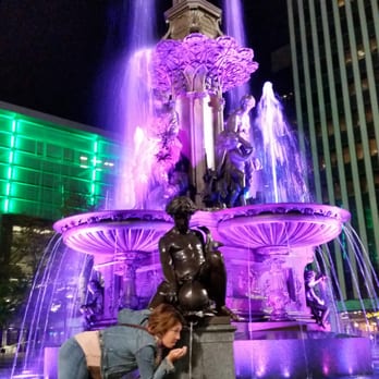 Fountain Square - Drinking - Music Venues Near Me - Cincinnati, Ohio