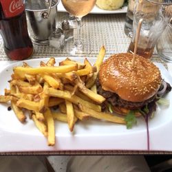 Le Bistronome - Cheese Burger avec frites maison