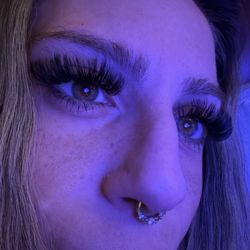 Her Nails & Lashes - Eyelash extensions