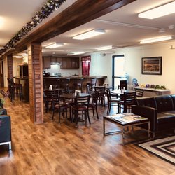 Tier 4 Motel & RV Port - Lounge area and breakfast bar.