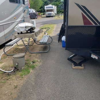 Holiday Rv Park - Dead grass and neighbor's sewer! - RV Parks Near Me - Phoenix, Oregon Holiday Rv Park - Dead grass and neighbor's sewer! - RV Parks Near Me - Phoenix, Oregon