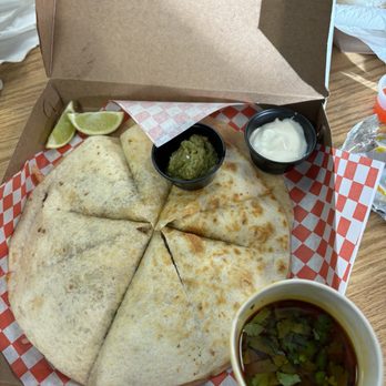 Buckits Hawaii - Birria quesadilla - Food Trucks Near Me - Ewa Beach, Hawaii
