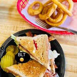 Cruisers Cafe - I asked to "Hold the Pickles" - I ate them anyway