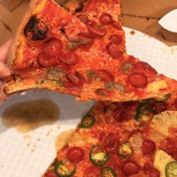 Good crust, it hangs like a proper NY slice