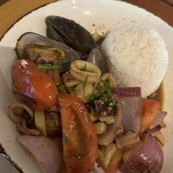 Lola's Peruvian Restaurant - Seafood lomo saltado - Latin American Near Me - Glendale, California Lola's Peruvian Restaurant - Seafood lomo saltado - Latin American Near Me - Glendale, California
