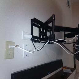 Wire tie was used and cables hidden Wire tie was used and cables hidden