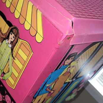 Quick & Qualified Moving - A 1970 Original barbie house that I bought on ebay for 125$. This survived moving me across country But broken in a 10 move across town - Movers Near Me Quick & Qualified Moving - A 1970 Original barbie house that I bought on ebay for 125$. This survived moving me across country But broken in a 10 move across town - Movers Near Me