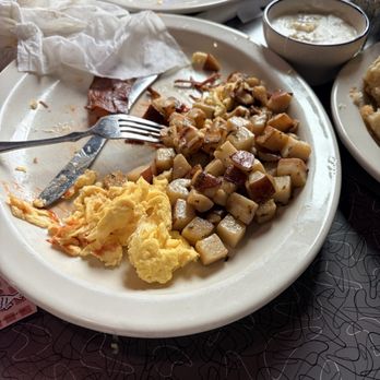 Biscuits Cafe - Mediocre Scrambled eggs and bacon and disgusting potatoes - Breakfast & Brunch Near Me - Beaverton, Oregon Biscuits Cafe - Mediocre Scrambled eggs and bacon and disgusting potatoes - Breakfast & Brunch Near Me - Beaverton, Oregon