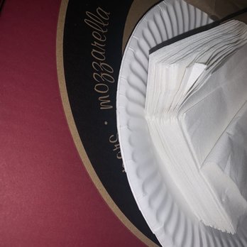 5Star Pizza - Surplus of napkins & plates (other restaurants/pizza places barely give you any napkins/plates) - Pizza Near Me - Visalia, California