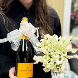 The Queen's Flower & Gift - Happy birthday with champagne and flowers