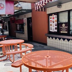 El Pollo Peru - Outdoor eating area for counter service