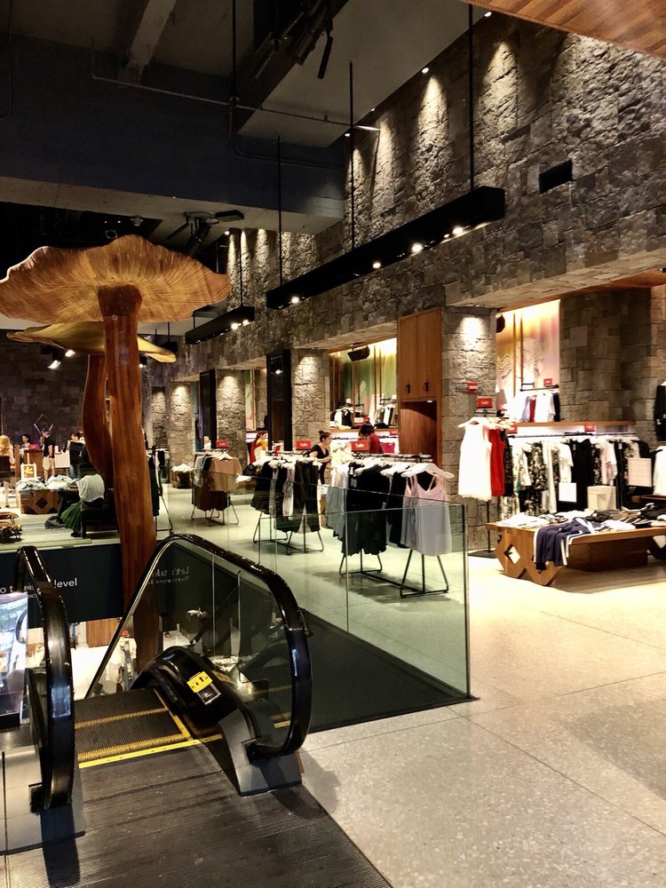 ARITZIA 11 Photos & 58 Reviews Women's Clothing 600 Fifth Ave