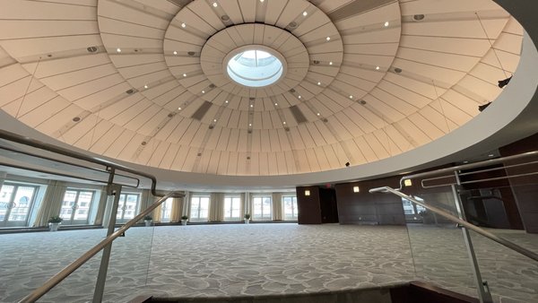 Ronald Reagan Building and International Trade Center Food Court by null