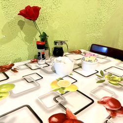 GT International Cafe - Fresh bright decor