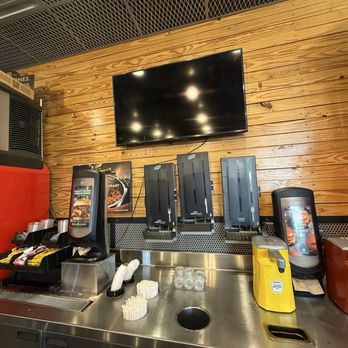 BurgerFi - Condiment station - Hot Dogs Near Me - Woodbridge, Virginia