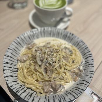 A Corner Cafe - Chicken and mushroom in cream sauce ($16) and Matcha Tea Latte ($5) - Cafes Near Me - Markham, Ontario