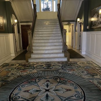 Glorietta Bay Inn - Gorgeous carpet and those marble stairs. - Hotels Near Me - Coronado, California