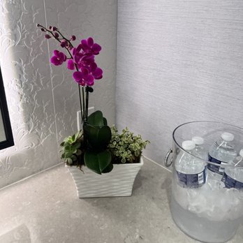 Mokara Spa - Locker room counter - Day Spas Near Me - Houston, Texas