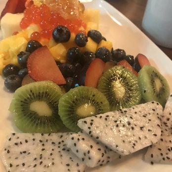 Kona Cafe - Fruit plate - Sushi Bars Near Me - Lake Buena Vista, Florida