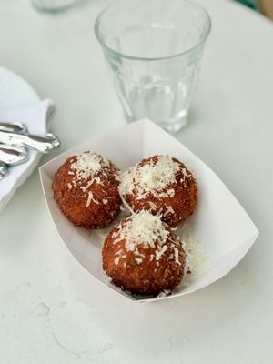 Gemini — Wine Shop + Dinner by null