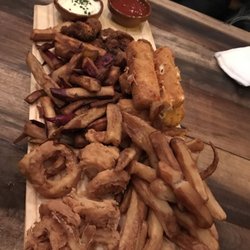 Lowell's - Tabla de fritos.