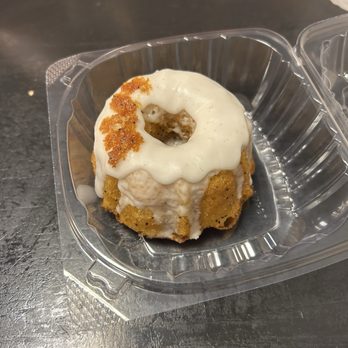 Modern Bread and Bagel - Lemon poppyseed bundt cake - Bagels Near Me - New York, New York Modern Bread and Bagel - Lemon poppyseed bundt cake - Bagels Near Me - New York, New York