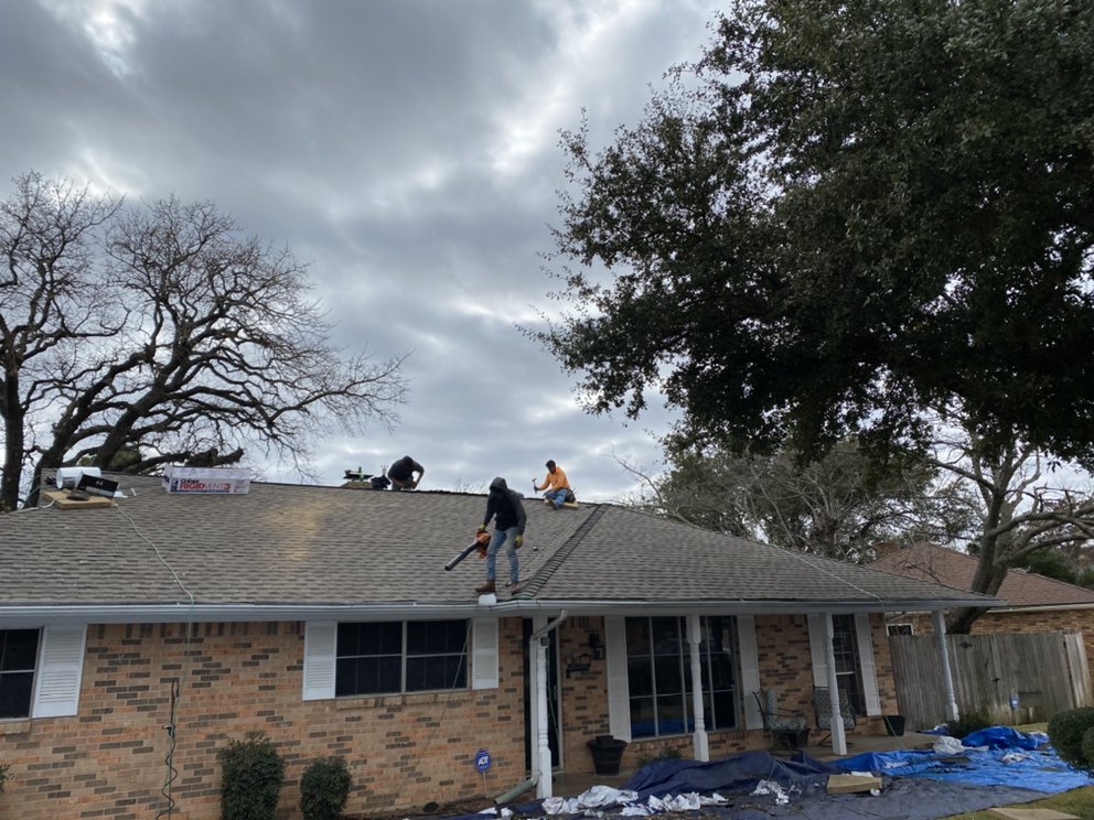 Slide of Bella Roofing & Construction