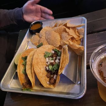 Broken Barrel Bar - Tacos - Sports Bars Near Me - Chicago, Illinois