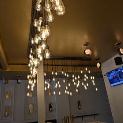 Ivy Kitchen + Cocktails - Pretty lights