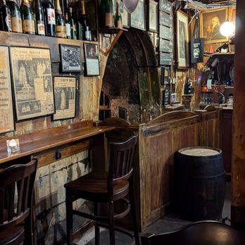 Gordon's Wine Bar - Interior - Wine Bars Near Me - London, XGL