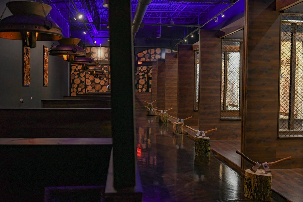 BULLSEYE AXE THROWING LOUNGE 16 Reviews 100 W Higgins Rd, S