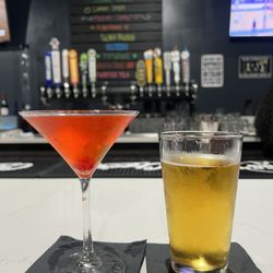 Dollies Bar & Grill - Cosmopolitan and a beer