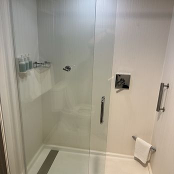 Courtyard by Marriott Seattle Downtown/Lake Union - Nice shower - Hotels Near Me - Seattle, Washington Courtyard by Marriott Seattle Downtown/Lake Union - Nice shower - Hotels Near Me - Seattle, Washington