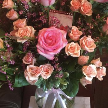 Buds'n Blossoms - Lovely rose arrangement for my family that's 400 miles away from me on Valentine's Day! - Florists Near Me - Canoga Park, California Buds'n Blossoms - Lovely rose arrangement for my family that's 400 miles away from me on Valentine's Day! - Florists Near Me - Canoga Park, California