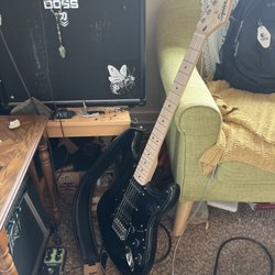 Music 6000 - Squier Sonic Stratocaster HSS Electric Guitar - Black/Black