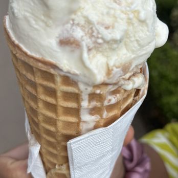 Salt & Straw - Peach and blue cheese - Ice Cream & Frozen Yogurt Near Me - Seattle, Washington