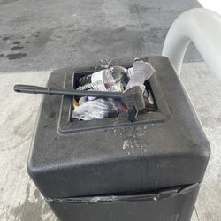 nomnom - Disgusting. All of the trash cans were overflowing and they didn't have working squeegees.