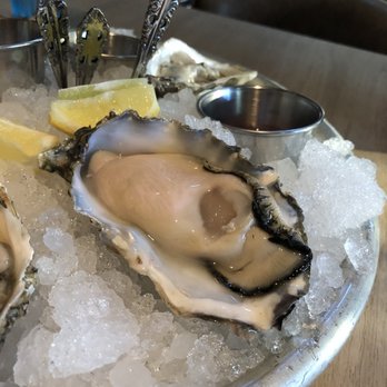 Herringbone Waikiki - Fatttt oyster - Seafood Near Me - Honolulu, Hawaii