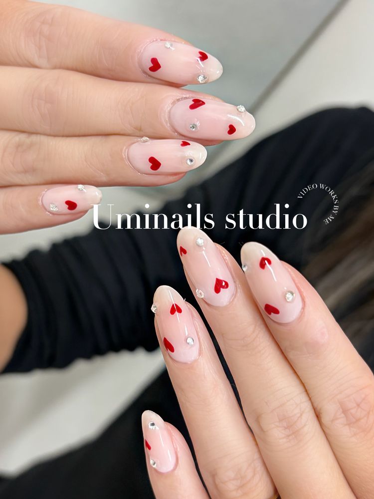 Umi Nails Studio Logo