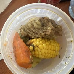 Hector's Mexican Restaurant - La sopa de rez ? Eso es lo que dan de carne. Y la sopa era muy poquito y el sabor muy feo.