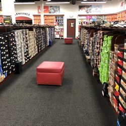Shoe Dept Encore - Neat and clean and vacuumed carpets