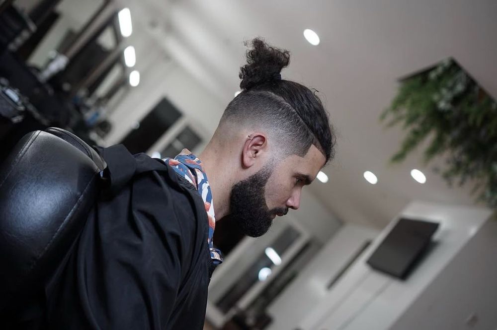Mike Tala Barber Logo
