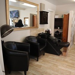 Resplandece Belleza y Salud Spa - Salon chairs.