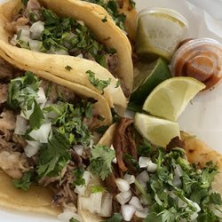 El Buen Gusto - Carnita and Barbados tacos