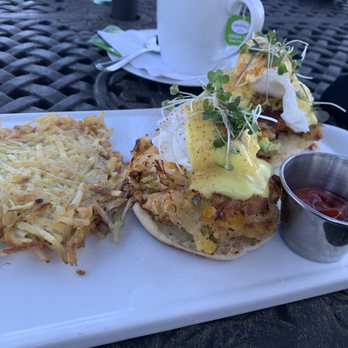 Campagne One Main - Crab cake Benedict - Breakfast & Brunch Near Me - Los Altos, California Campagne One Main - Crab cake Benedict - Breakfast & Brunch Near Me - Los Altos, California